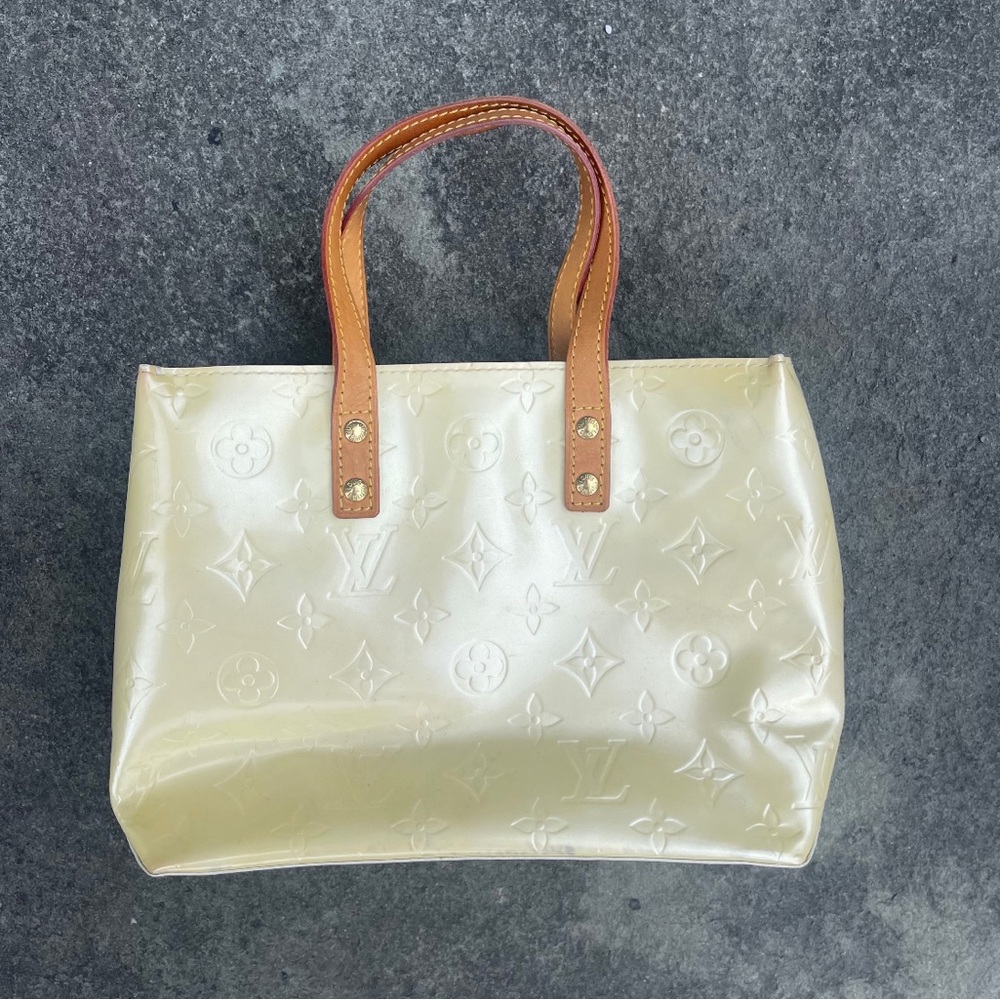 Louis Vuitton Cream Vernis Reade PM